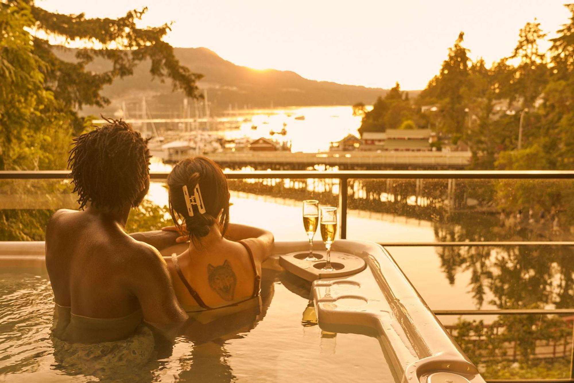 Brentwood Bay Resort & Spa Экстерьер фото